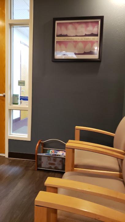 Ang Angelica DDS - General dentist in Valley Village, CA