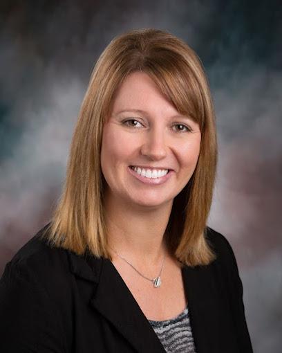 Dr. Stephanie Gruenes – Center For Cosmetic Dentistry - General dentist in Becker, MN