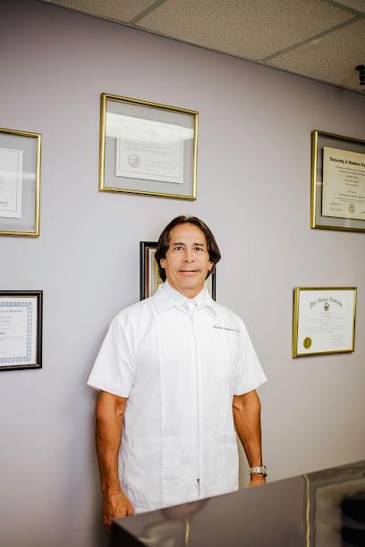 Dr.Alfredo Santeiro DDS - Cosmetic dentist, General dentist in Miami Beach, FL