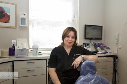 Macabi Dental Associates: Dr. Iris Zuckerman, DDS - Cosmetic dentist, General dentist in Roslyn, NY