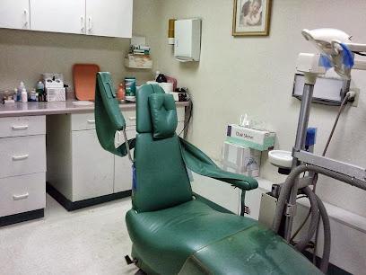 Park’s Denture Clinic - General dentist in Lakewood, WA