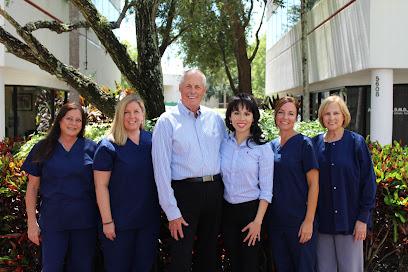 Deelighted Smiles: Dr. James C. Dee & Dr. Queanh Phan - General dentist in Palm Beach Gardens, FL