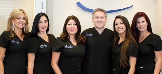 Artistic Smiles - General dentist in Miami, FL